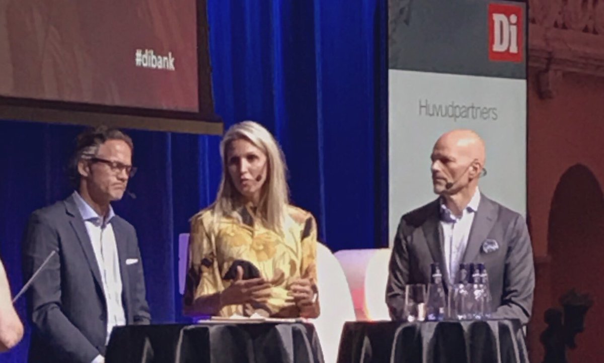 EvaTrouin's tweet photo. På DI Bank idag för att prata om hur kundernas förväntningar ändras i takt med ökad digitalisering och ändrat kundbeteende. Enighet kring att full fart framåt och att krydda med nya samarbeten. #dibank #swedbank https://t.co/swA4D5ggoR