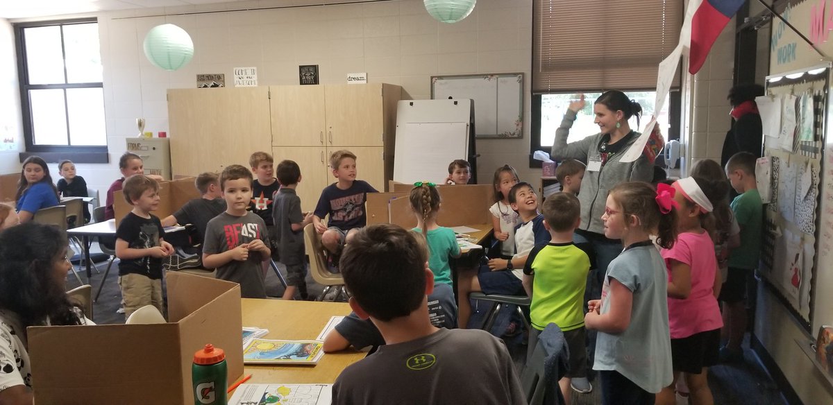 kthurmondbhs's tweet photo. Thanks Mrs. Aleman's class for supporting our 5th grade class as they prep for the science STAAR!❤❤❤ What a sweet surprise! @ #heskindminds #CFISDspirit https://t.co/kk8FeCawZs