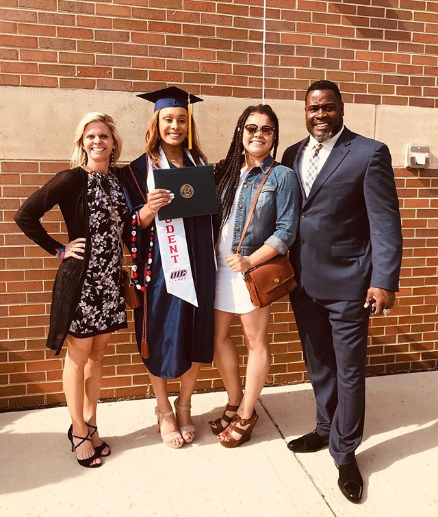 UICFlames_WGYM's tweet photo. Champions in the gym, and now graduates of #UIC! @UIC_Alumni is lucky to have our five superstars among their ranks! Huge congratulations to Jenna, Alli, Sabrina, Miki, and Riley for earning those diplomas! #ItsUIC https://t.co/nLk904iKiZ