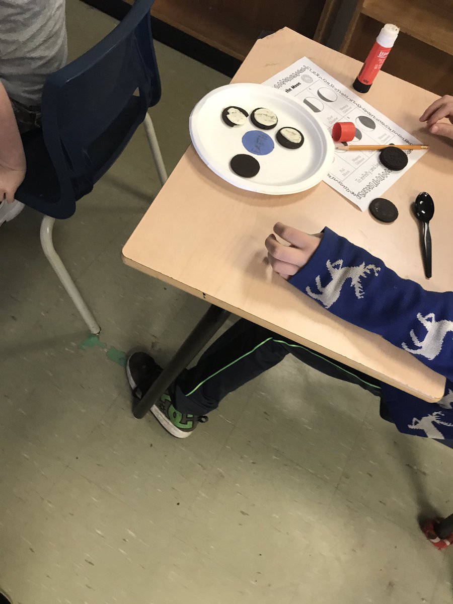 Learning the phases of the moon with Oreos! #sciencerules @pcollins_ocsb <a href="/heatherteacher2/">Heathertheteacher</a>