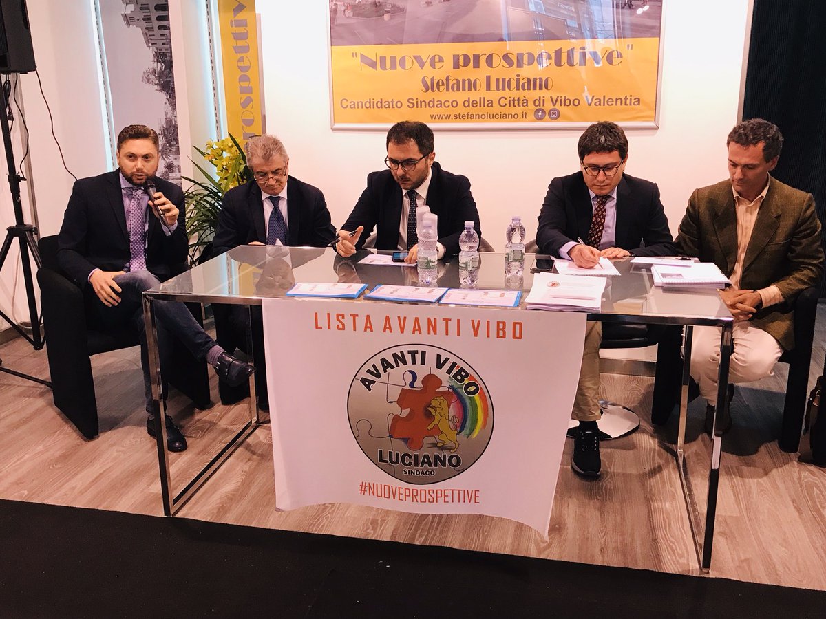 e_maraio's tweet photo. A #ViboValentia con la lista socialista #AvantiVibo. Età media dei candidati: 35 anni. #PrimaiGiovani #amministrative2019 @PartSocialista https://t.co/czv5VpPed2