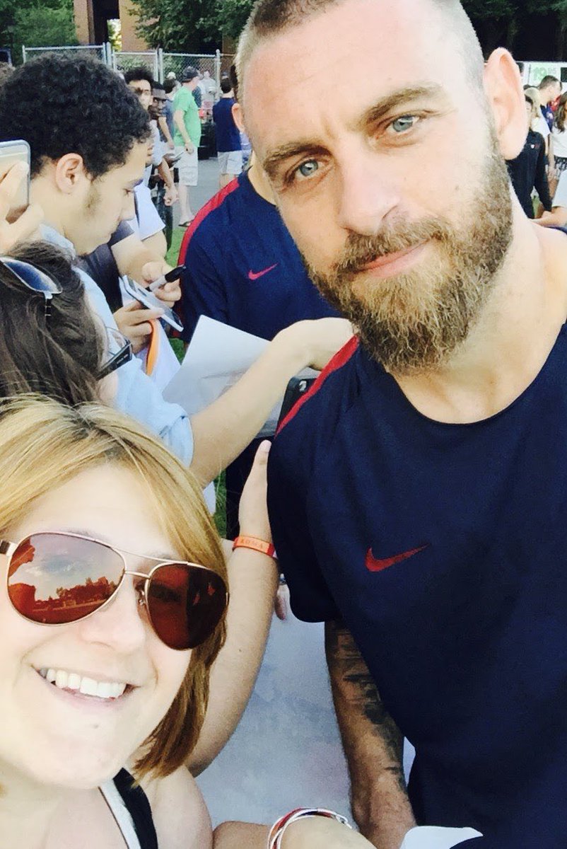 Stayceecakes's tweet photo. Daniele what can I say?  I’ve loved you from the start, and will love you forever. Thank you will never be enough 😭💔 #Capitano #miocuore #leggenda https://t.co/ki8DD8J9G2