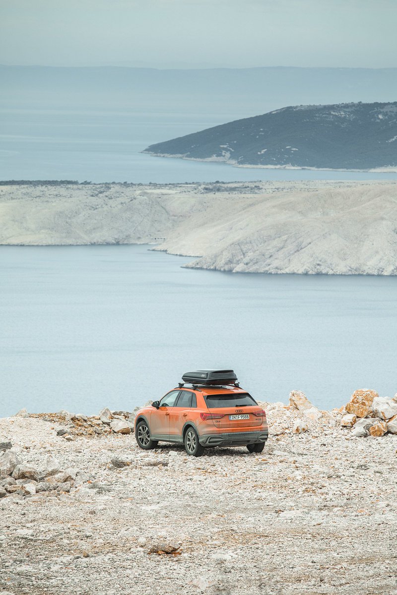 AudiOfficial's tweet photo. Why follow a path when you can leave your own tracks?
📸 Markus Rohrbacher x @NITROSNBRDS
#AudiQ3 #MasterEveryChallenge
#RuntotheHills https://t.co/w00FFTIy8F