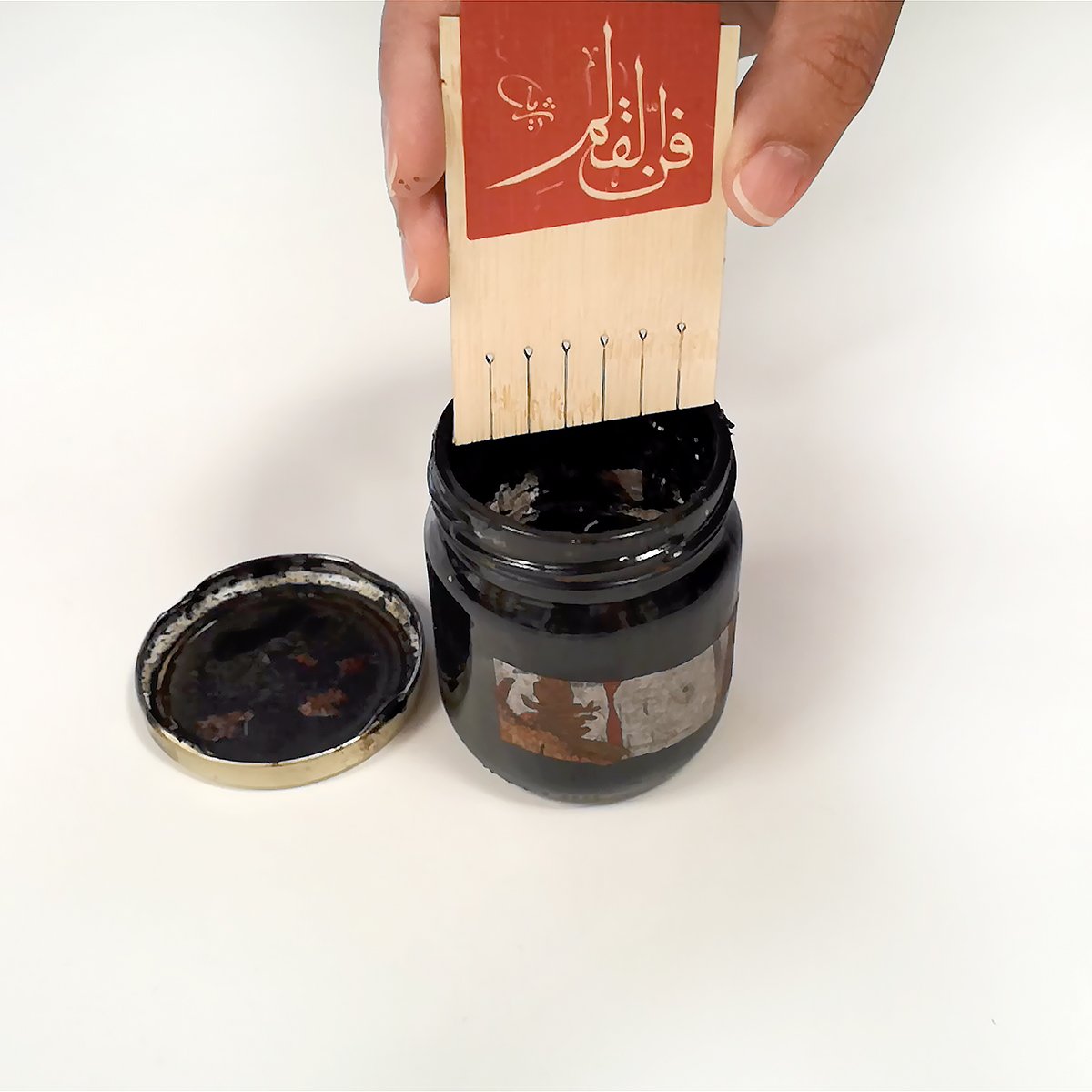 inspiraldesign's tweet photo. Real bamboo veneer business cards laser etched and then hand dipped in ink for @ArtofthePen. Can also be used as a calligraphy pen!

#inspiraldesign #pen #ink #businesscards #artofthepen https://t.co/abiwYI3L2X