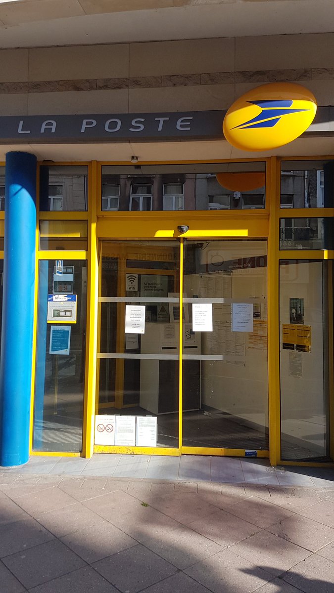 CapitaleLille's tweet photo. ⚠️La Poste rue Gambetta, Lille : 
après 3 semaines de fermeture en avril pour des travaux jamais réalisés,  nouvelle fermeture à durée indéterminée. 
Vous confirmez la fermeture définitive @laposte #LaPoste ?

#lille #servicepublic #lillemaville https://t.co/CZpUlYORti