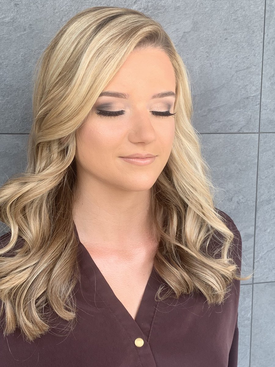 KarmaErwinGomez's tweet photo. Guess what? This beauty won PROM QUEEN! 👸🏼 Congratulations  Lindsey! #bethesdachevychasehigh #bccprom2019
Makeup: Melissa  
Hair: Brandon
https://t.co/2Rq28spUfD https://t.co/ao4WHqg0Wb