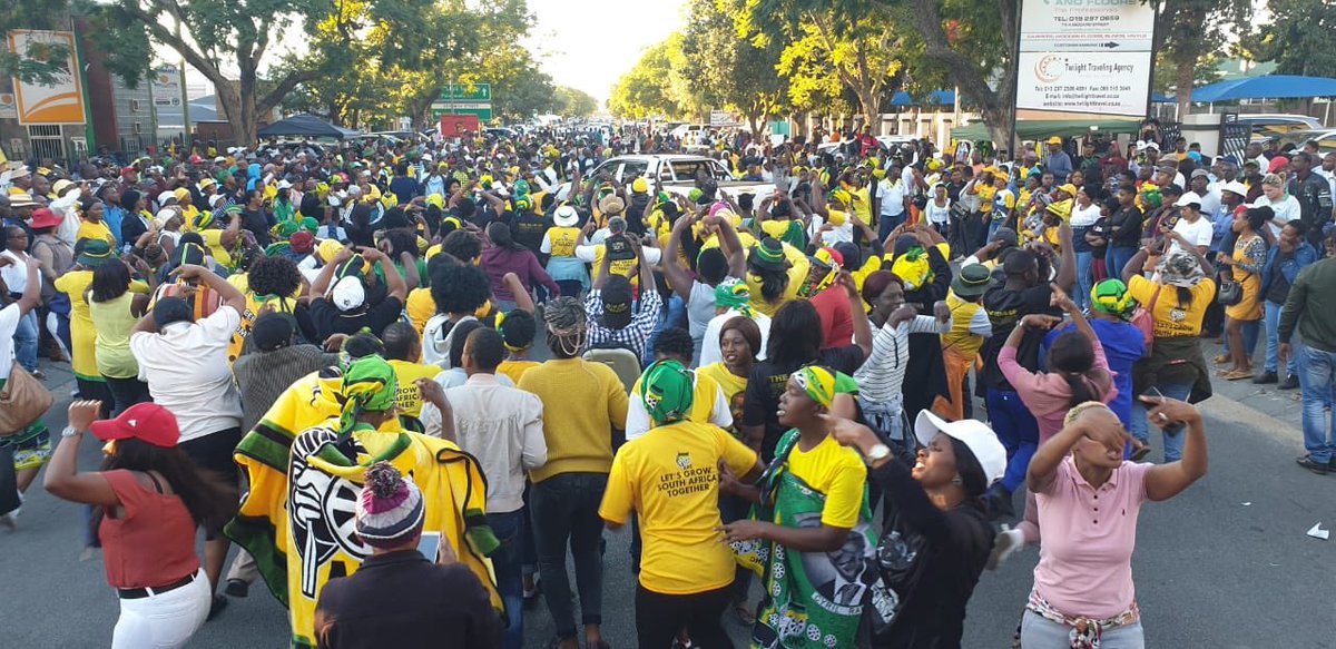 ANCLimpopo's tweet photo. THANK YOU LIMPOPO 
PICTURES: the Thank You mini-rally outside Frans Mohlala House in Polokwane https://t.co/zB9si6dQch