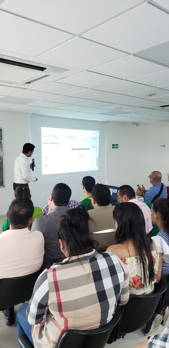 crediservircoop's tweet photo. Crediservir le aposta a la innovación y al desarrollo sostenible en todo lo relacionado con la generación de energía renovable.  166 paneles solares adquiridos por la cooperativa hacen parte del sistema fotovoltaico más grande de Aguachica. https://t.co/E4G93A4Nfy