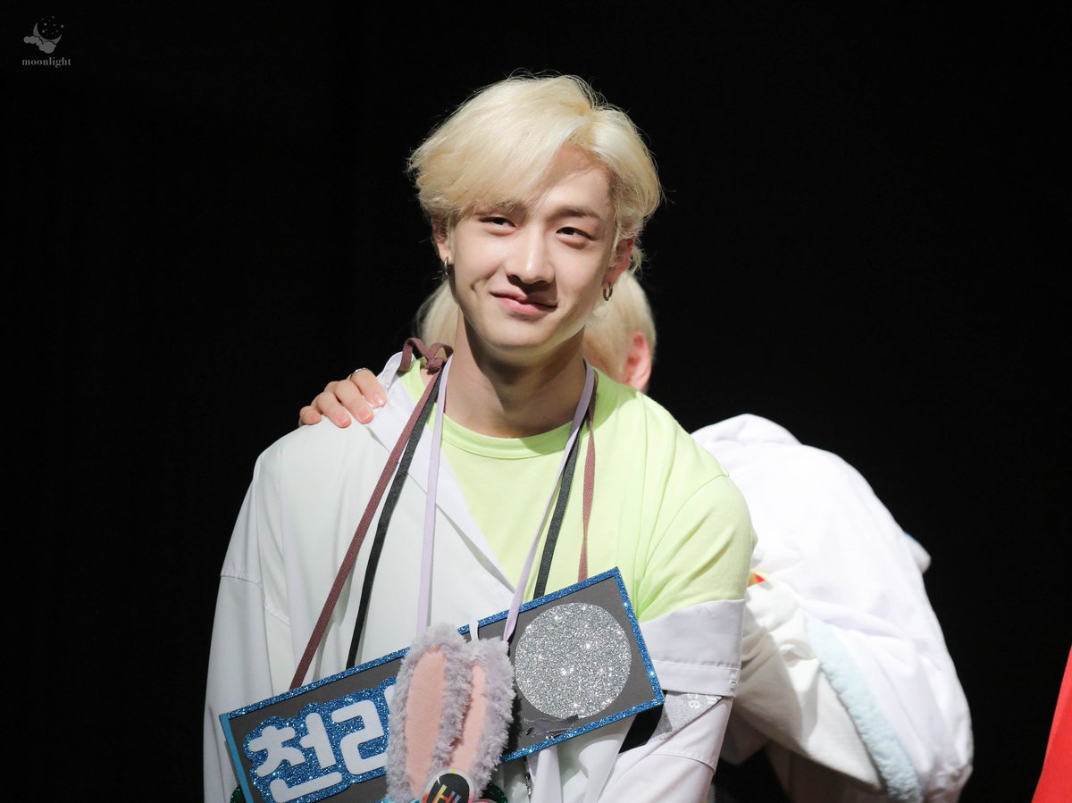 moonlight_2000z's tweet photo. 190511 잠실팬싸
Aussie boys~ 🇦🇺🇦🇺

#BANGCHAN #찬 #방찬 #CB97 #필릭스 #Felix #StrayKids #스트레이키즈 
#Clé1_MIROH #MIROH #YouMakeStrayKidsStay @Stray_Kids https://t.co/HjIB1akhB8