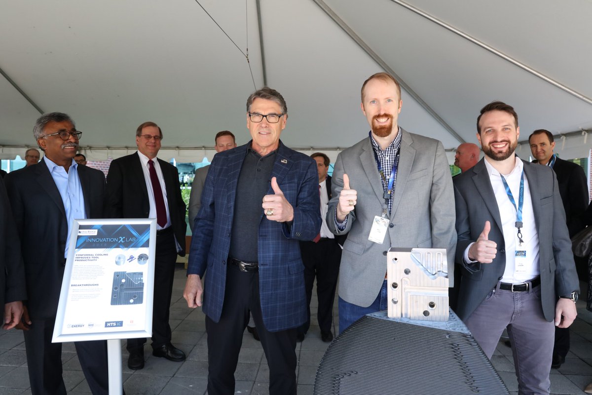 htsic's tweet photo. @htsic CEO @wjsames had the honor to showcase collaboration with @ORNL relating to #ConformalCooling for molds and dies for #InjectionMolding and #DieCasting made by metal #AdditiveManufacturing with @SecretaryPerry @ORNLdirector @EnergyTechUSA @RepChuck https://t.co/z8vYcR7gOK