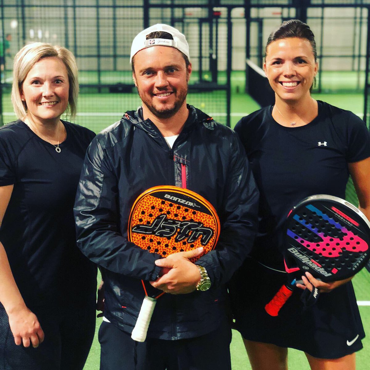 PadelSportClub's tweet photo. Fullbokat under gårdagens privatträningar från morgon till kväll. Nu finns fler tider med vår tränare på måndag 20/5 och måndagen veckan efter 27/5. Först till kvarn!🔥🎾 Bokar gör du som vanligt via vår MATCHi-sida. #Privatträning #Padelträning #Padeltrainer #Padel https://t.co/hnpwsvEccs