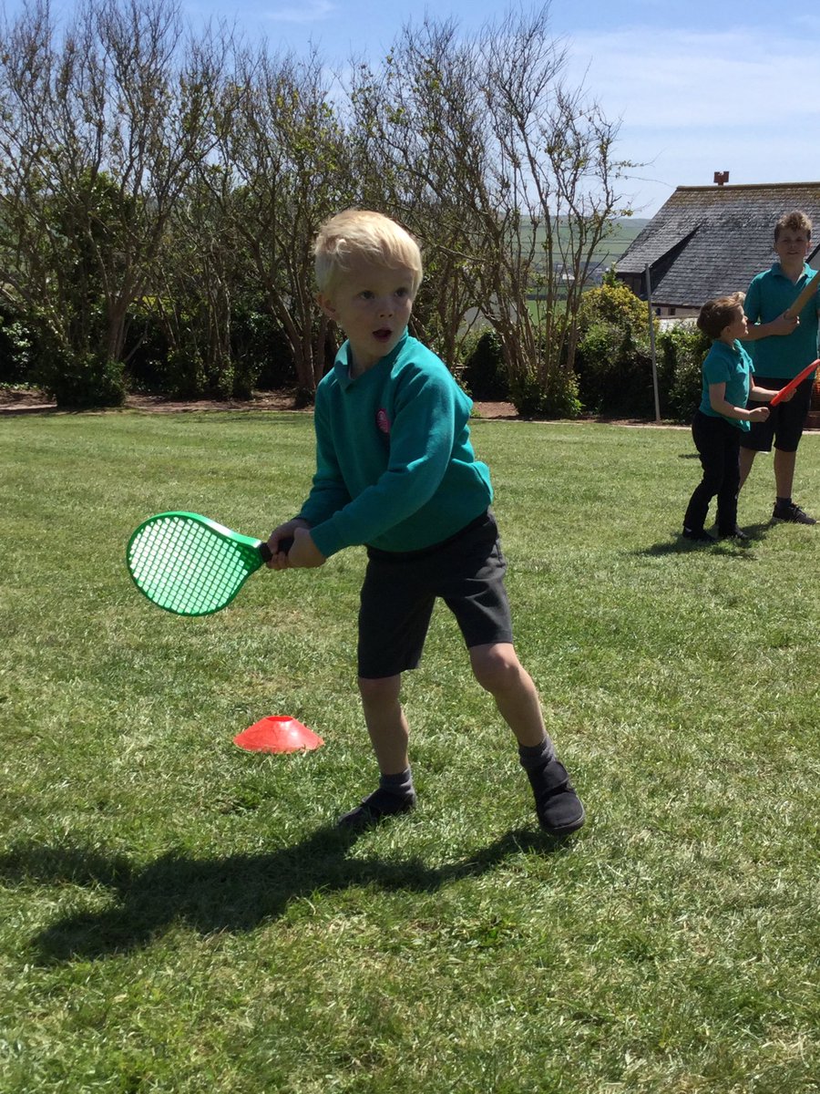 ASTLAP's tweet image. Yarmer joined Bantham for their first ever game of rounders this afternoon! The older children were excellent role models and guided them through the rules of the game brilliantly. #MissWordenwillbeproud #teamgames #passingontheknowledge #havingfun @LAPacademies @SpiresCollege