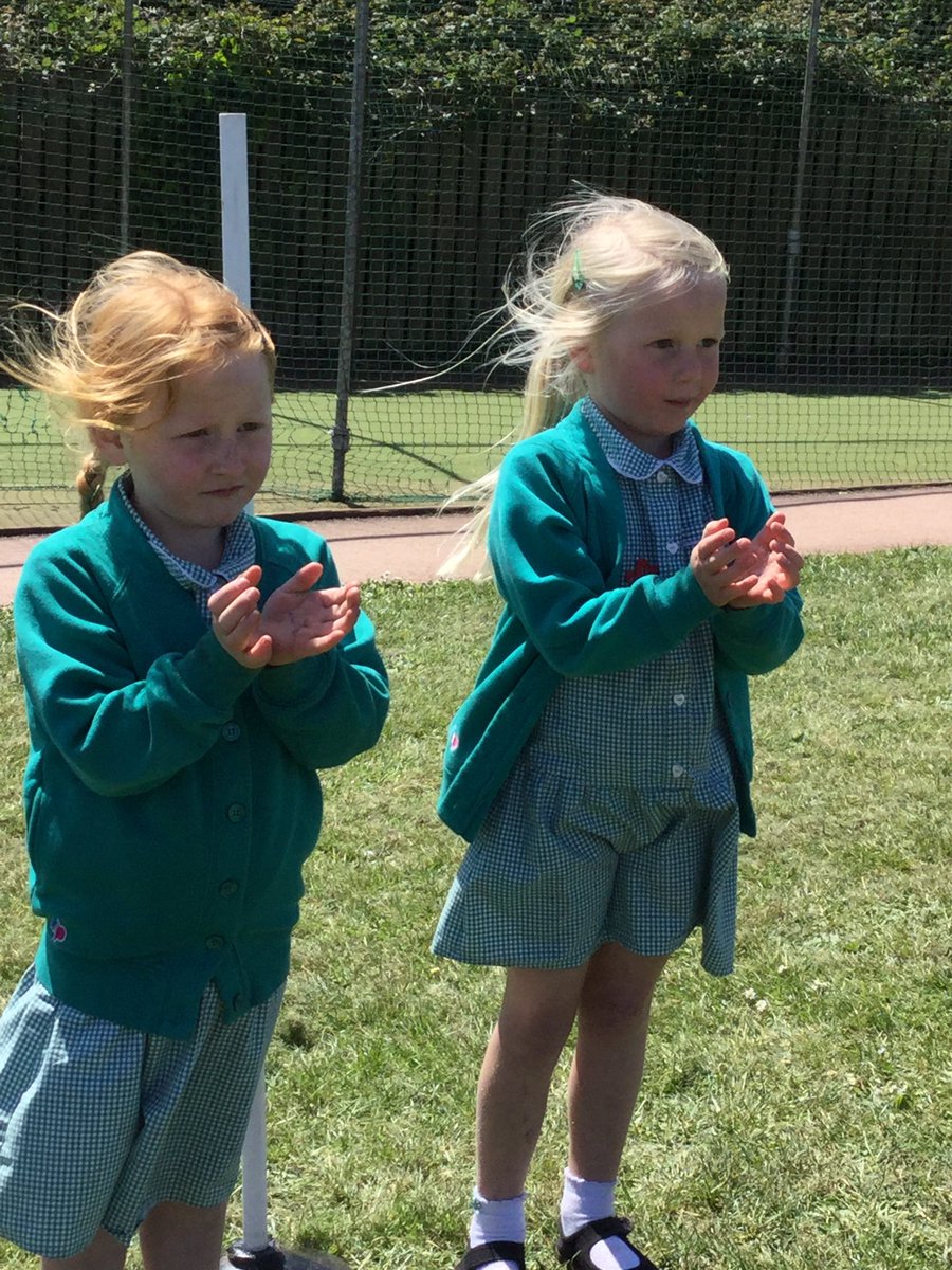 ASTLAP's tweet image. Yarmer joined Bantham for their first ever game of rounders this afternoon! The older children were excellent role models and guided them through the rules of the game brilliantly. #MissWordenwillbeproud #teamgames #passingontheknowledge #havingfun @LAPacademies @SpiresCollege