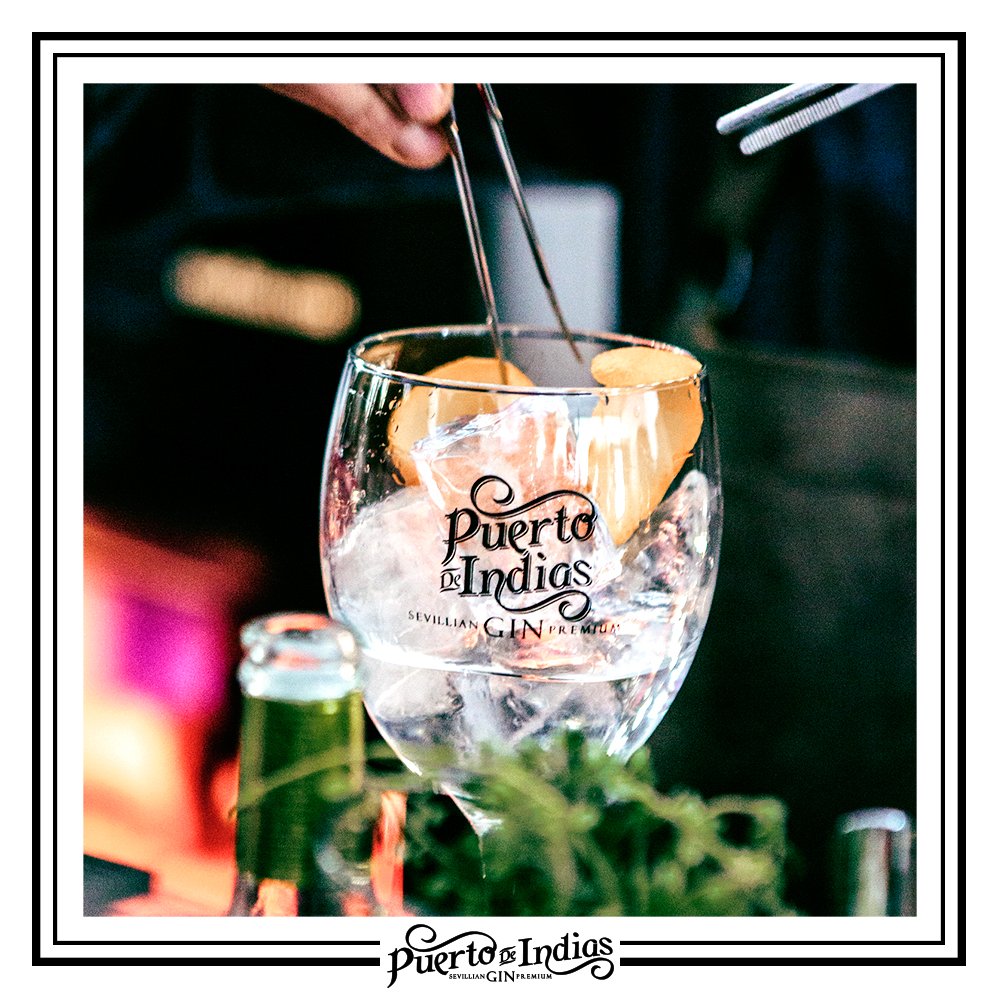 GinPuertoIndias's tweet photo. ¿Cuáles son las mejores propuestas de #PuertodeIndias para Enrique Hinarejos, uno de los bartenders de #PuertoDeIndias? ¡Descúbrelas en nuestro blog! 🍸🍓🍊🍋

👉 https://t.co/MeQF2uJVAG 
@jiggerbartender https://t.co/AD3I1e6ui3