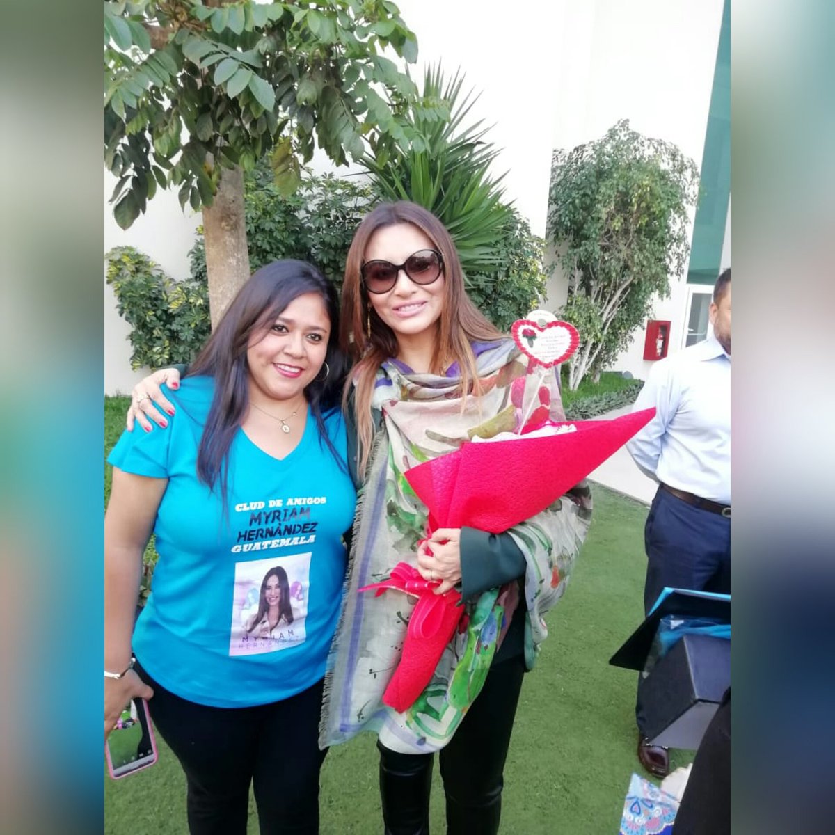 MyriamHNGuatema's tweet photo. Momentos Inolvidables los que vivio nuestra presidenta @karen_Guatemala en #Peru con la gran @MyriamHN  donde coreo todos sus temas una noche única y maravillosa buen retorno karencita  😄😍 @jorgesaintjean  los esperamos en Guatemala pronto  😍😍😍😍 https://t.co/9oPjHcNHty