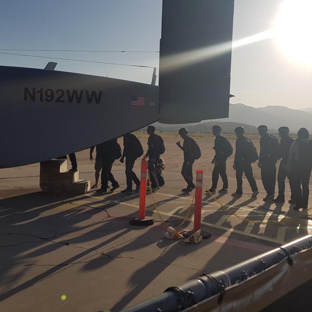 TigersFFT's tweet photo. What a way to end yesterday, skyvan and a sunset lift. It doesn't get much better 🌄🤘🛩️#sunshine #sunset #endoftheday #beautiful #skydive #freefall #parachute #california #USA #AFF #expedition #training #practice #blueskies #military #army  #terminalvelocity #workhardplayhard https://t.co/I2VmwpiA6g