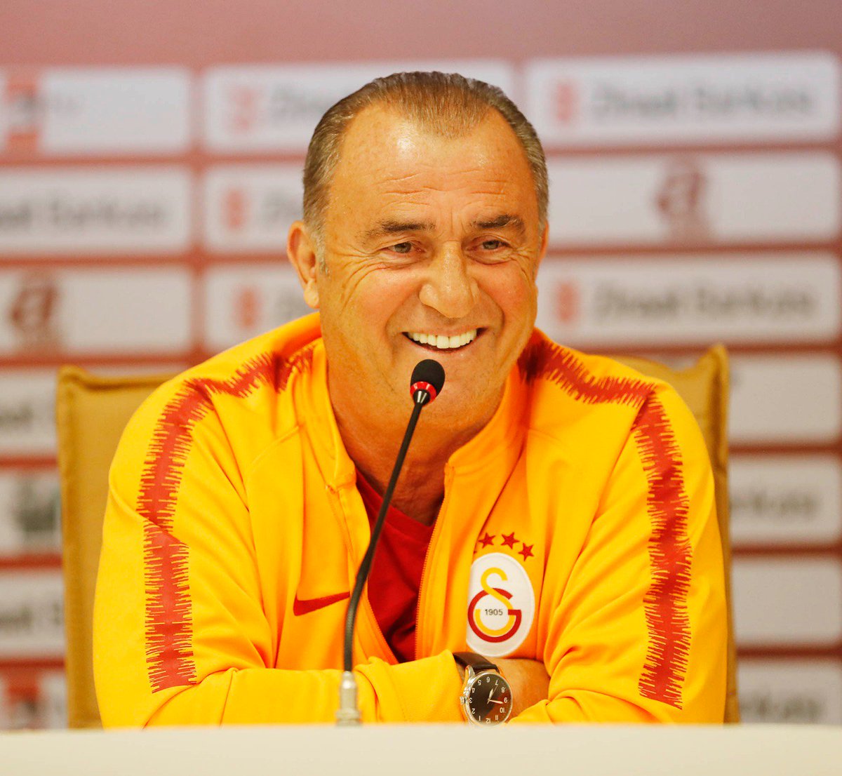 💬 Fatih Terim: "Tabiri yerindeyse organize ancak amatör bir kötülük gözlemliyoruz. Eğer dediğim gibi hedefleri yarınki kupa ve Pazar günkü maçsa bizi kızdırıp, konsantrasyonumuzu bozmaksa hepsine geçmiş olsun."