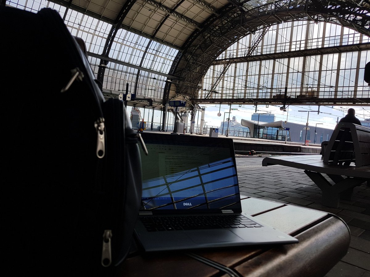 gbplusfranchise's tweet photo. Office today. Multitasking. 
Overal paraat. #Kraamzorg. #Geboortezorg #franchise https://t.co/aVumAIuWjm