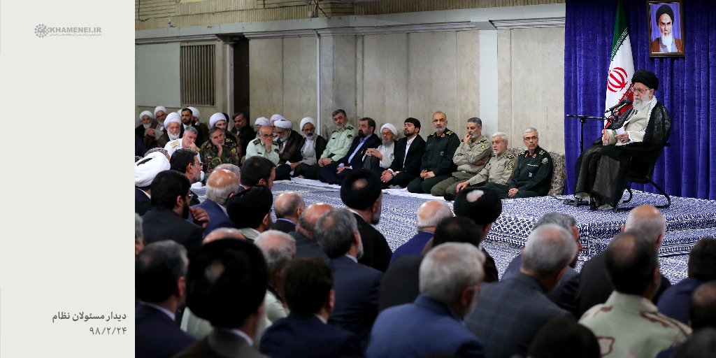 Khamenei_fa's tweet photo. گزینه قطعی ملت ایران،مقاومت مقابل آمریکا است و در این رویارویی،آمریکا وادار به عقب‌نشینی خواهد شد.این رویارویی، نظامی نیست.نه ما دنبال جنگ هستیم،نه آنها؛که میدانند به نفعشان نیست.این برخورد، #برخورد_اراده_ها است و اراده ما قویتر است،چون علاوه بر اراده خود،توکل به خدا را هم داریم. https://t.co/d2PvAMpwtV
