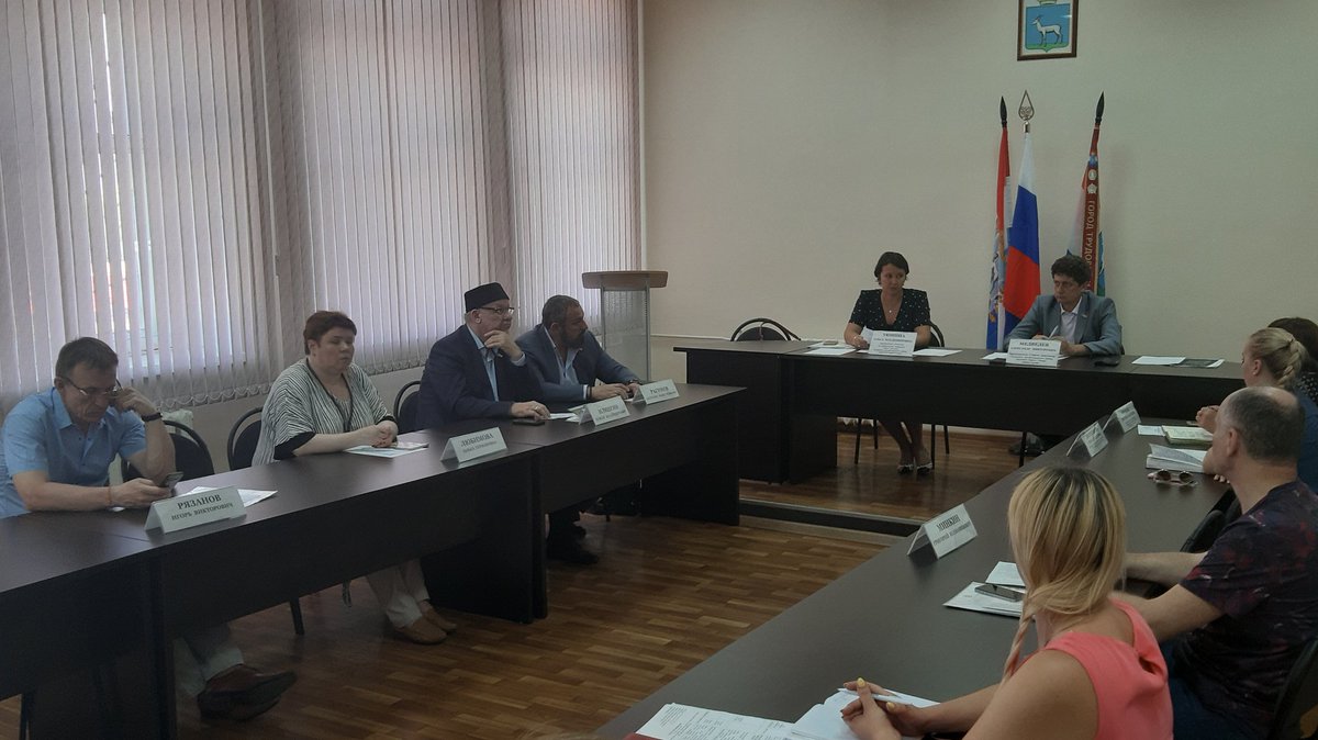 На комитете по социальным вопросам утвердили результаты конкурса в Общественный Молодежный Парламент при Совете депутатов, а также наградили активистов благодарственными письмами и грамотой Совета <a href="/av_medvedev08/">Медведев Александр Викторович</a> <a href="/ragimov063/">Анатолий Рагимов</a> <a href="/OTiumina/">Ольга Тюмина</a> <a href="/OMPSamRa/">ОМП Самарского района</a>