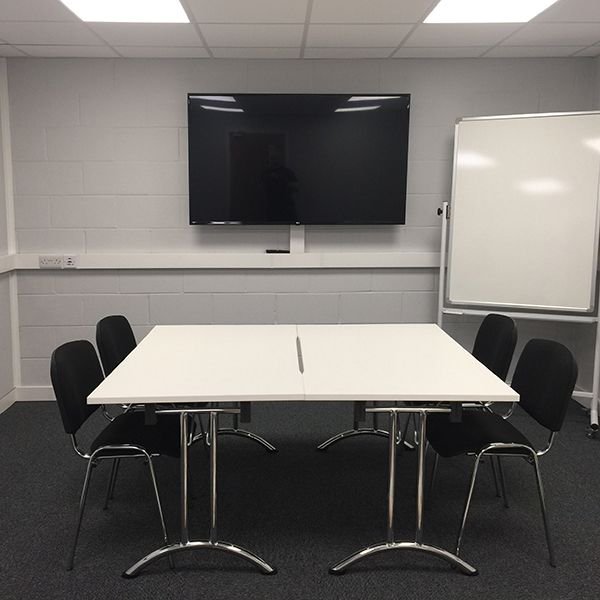 Every booking at iSpace has access to a 65" 4K Display screen,  white board, flipcharts and flexible layouts #Meetings #Coventry #Warwickshire
