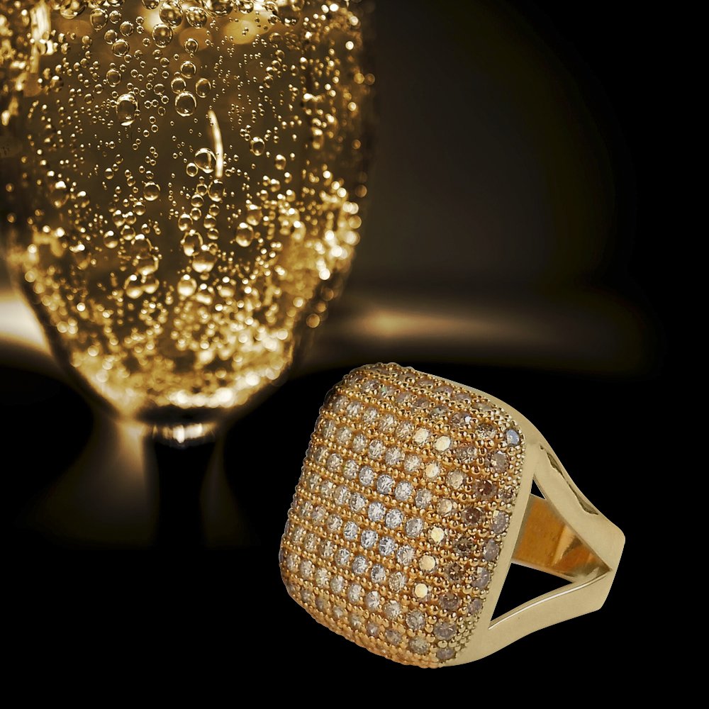 studio1098's tweet photo. Need a cocktail (ring)? Maybe some champagne (diamonds)? This ring has all that and more, with a hand selected gradient from colourless diamonds to rich warm browns, all set in yellow gold. It’s an eye catcher, for sure. https://t.co/z7rzy3LhDN