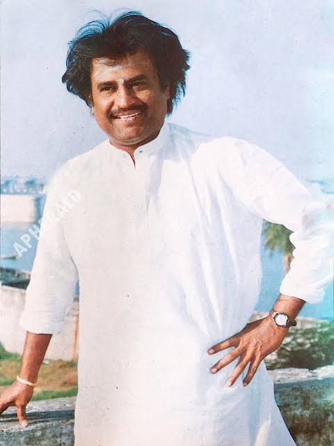 RamSKFC_Telugu's tweet photo. #Sivakarthikeyan Rajini Style
#MrLocal
#MrLocalOnMay17
#MrLocalin3Days
#MrLocalTheaterBooking
#MrLocalPressMeet https://t.co/O9jOeb0U7J