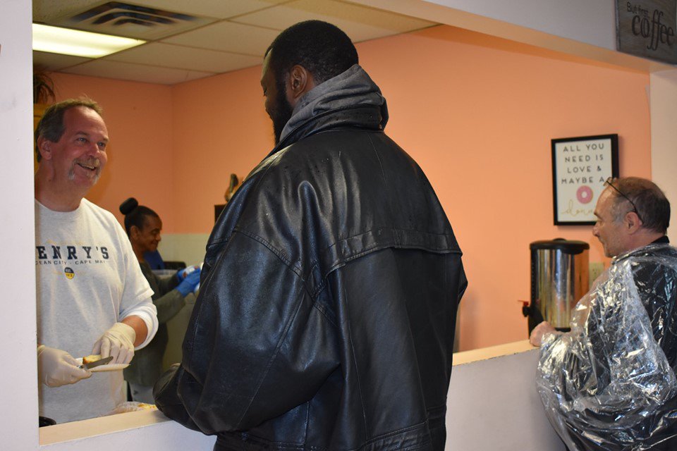 CCharitiesPhila's tweet photo. Yesterday members from the @catholicappeal visited beneficiaries including the @delawarecounty #FamilyServiceCenter! Located in Chester City, this CSS agency offers core services including services to the #Latino population through bi-lingual staff. #CSSPhiladelphia @ArchPhilly https://t.co/Int3bVERgf