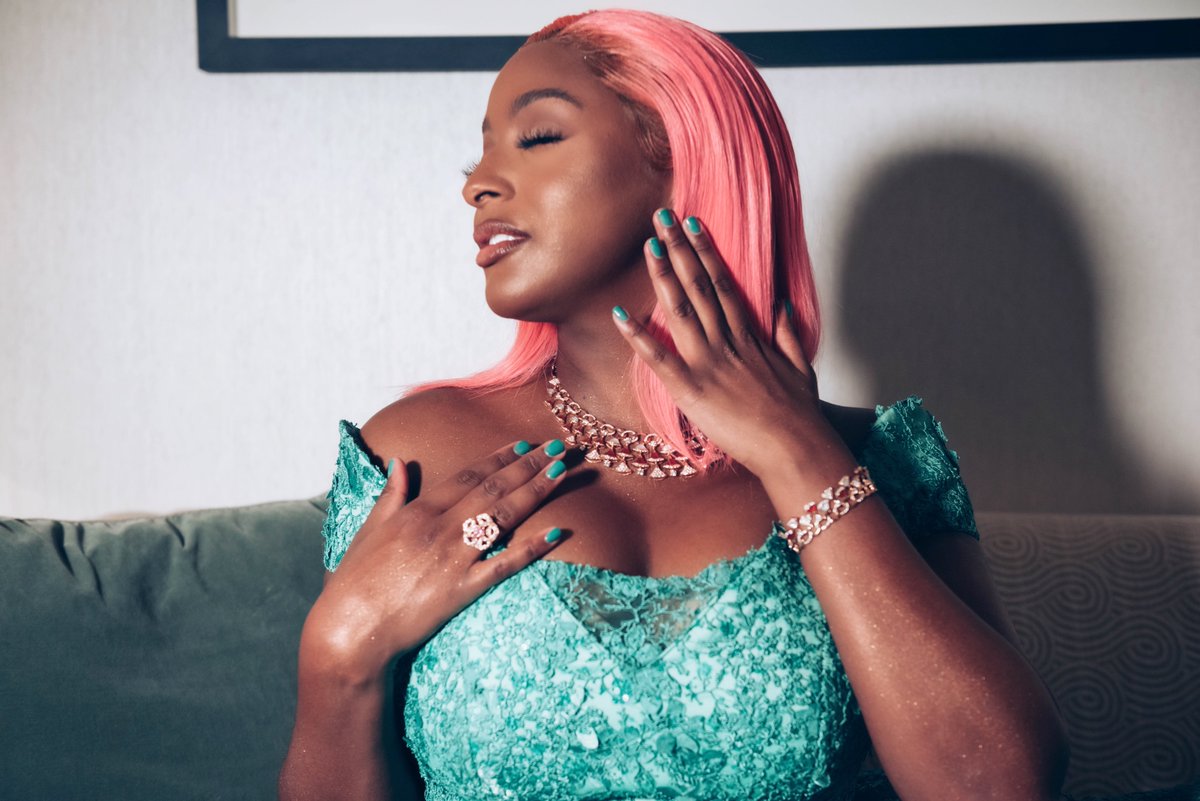 cuppymusic's tweet photo. HRH The Princess of Afrobeats 👑 Jewellery by @BulgariOfficial 💍💍💍 https://t.co/jGNWlPsZD6