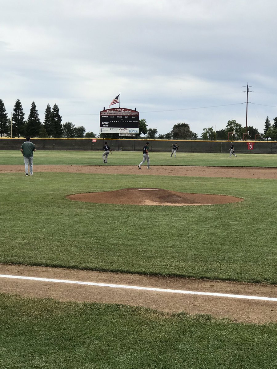 Lions warming up for their playoff game.  #golions <a href="/AthleticsNusd/">Natomas Unified District Athletics</a> <a href="/SOSHerreraA/">Angela Herrera</a> @LeroyGreeneFitz