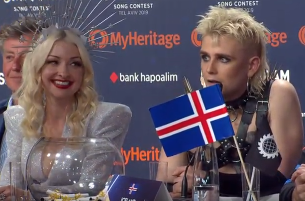 aussievisionnet's tweet photo. Find someone who looks at you the way @kmillerheidke looks at Hatari. 🇦🇺 🇮🇸 😍 #SBSEurovision #Eurovision https://t.co/hJhD9Ny66B