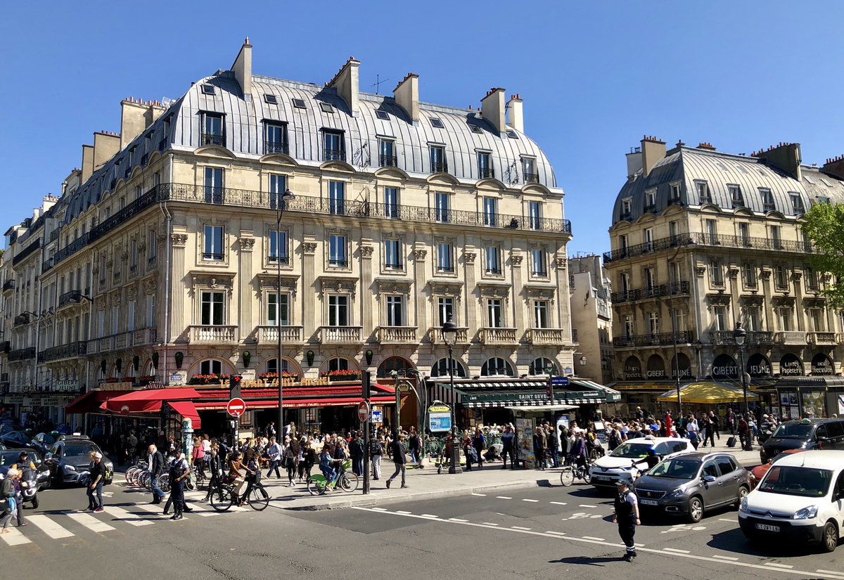 There’s no single element of  #Paris city-building more powerful than the prevailing human scale of buildings, usually 6 tall stories (often 80-100 ft) in densely-packed blocks. Paris packs density in a constant pattern for miles & miles, not in “spikes” of low & high density.