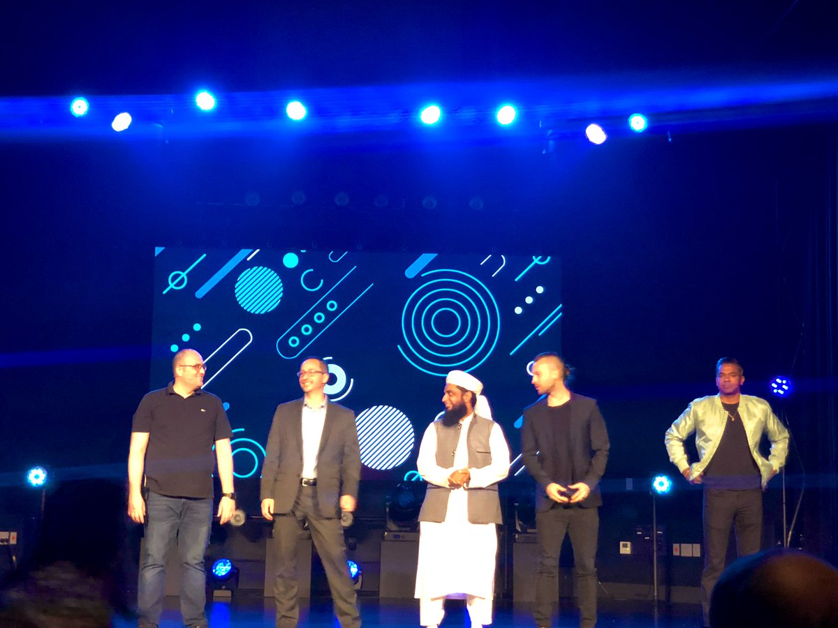 StartupCincy's tweet image. An encore! Congrats to the five graduating companies at #OCEANDemoDay. You are all forever a part of #StartupCincy!