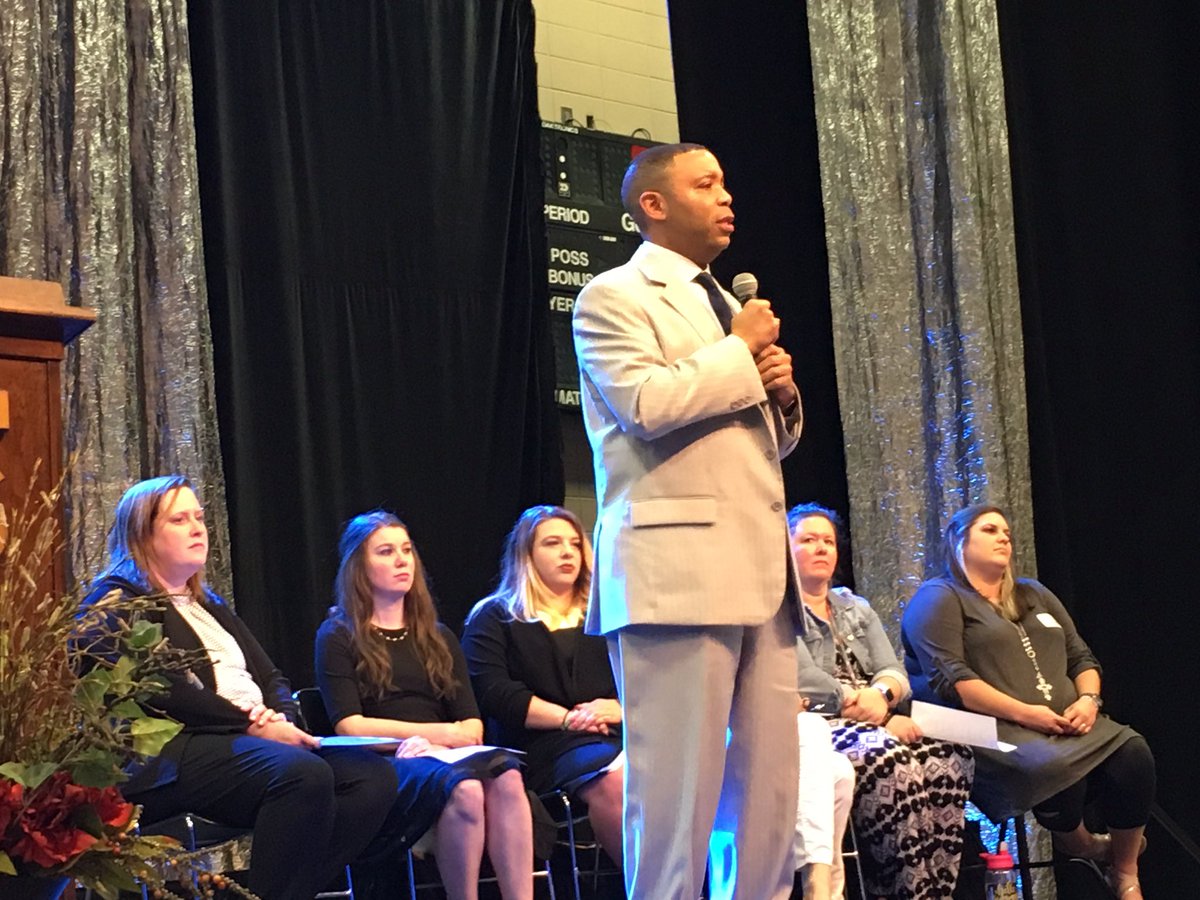 ShellyNMize's tweet photo. @TarrantCity District Attorney Danny Carr speaking to rising 7th graders in “Pass the Torch” ceremony. “You can be ANYTHING you want to be!” https://t.co/71VwEvNvWs
