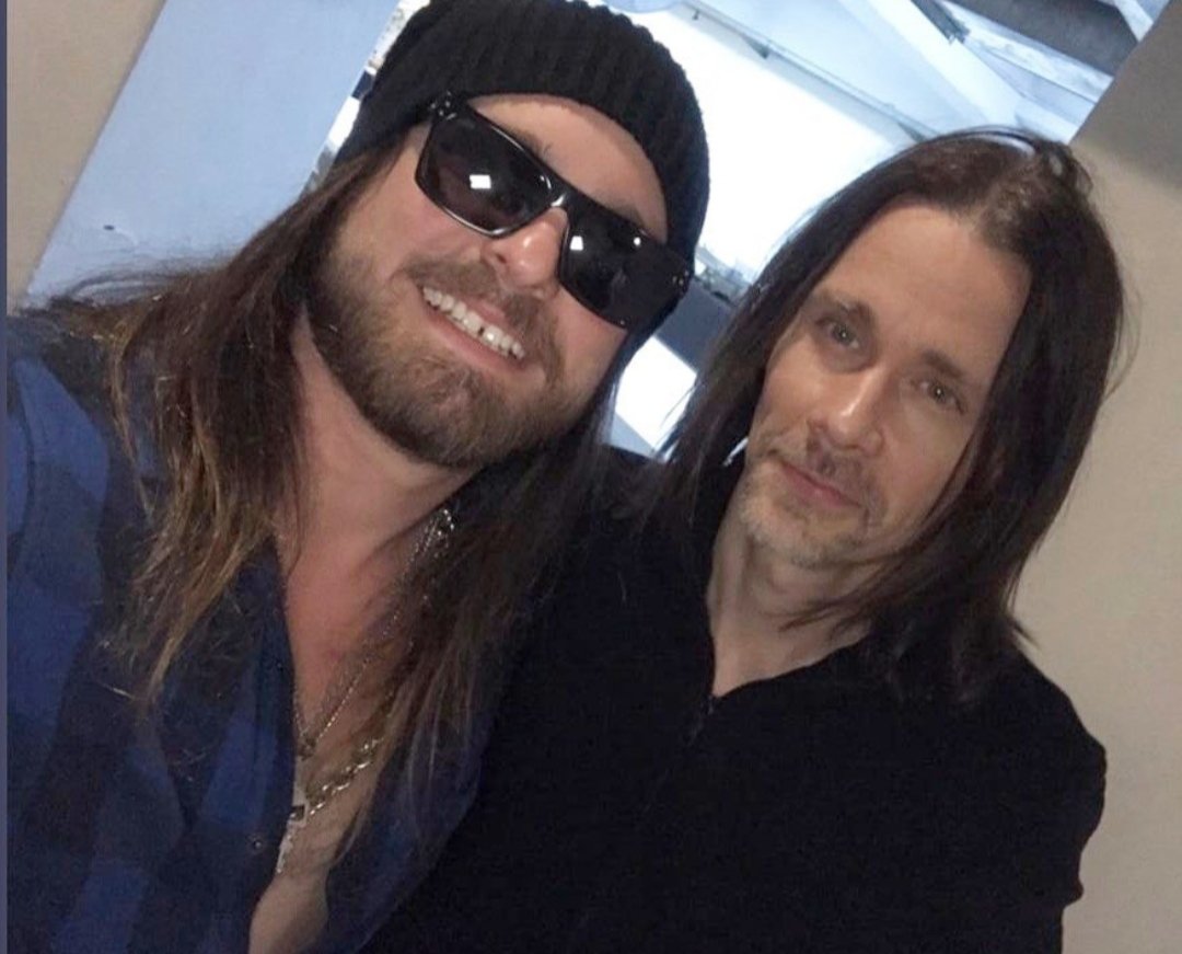 Backstage! <a href="/MylesKennedy/">Myles Kennedy</a> junto a <a href="/tripA_germAn/">GermanTripaTripel</a> en Córdoba! 🇦🇷🤘 

 Foto vía <a href="/Coverheads/">Coverheads Rock</a>

#SMKC #LivingTheDream #Cordoba #MylesKennedy #Coverheads