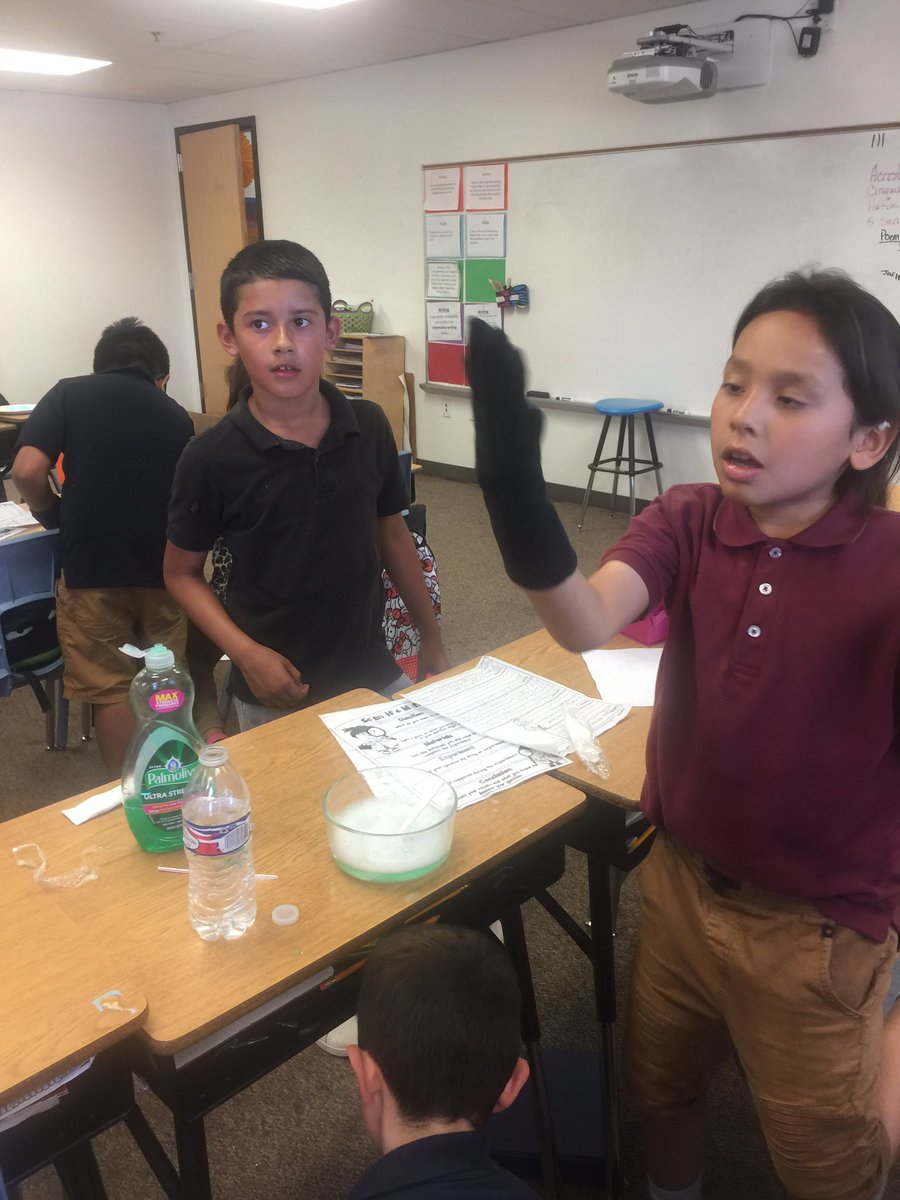 normaaguayo2's tweet photo. It’s all about science! Atzin’s 2nd annual STEAM Expo! #cartwrightcougars https://t.co/ByY0tpXg0f