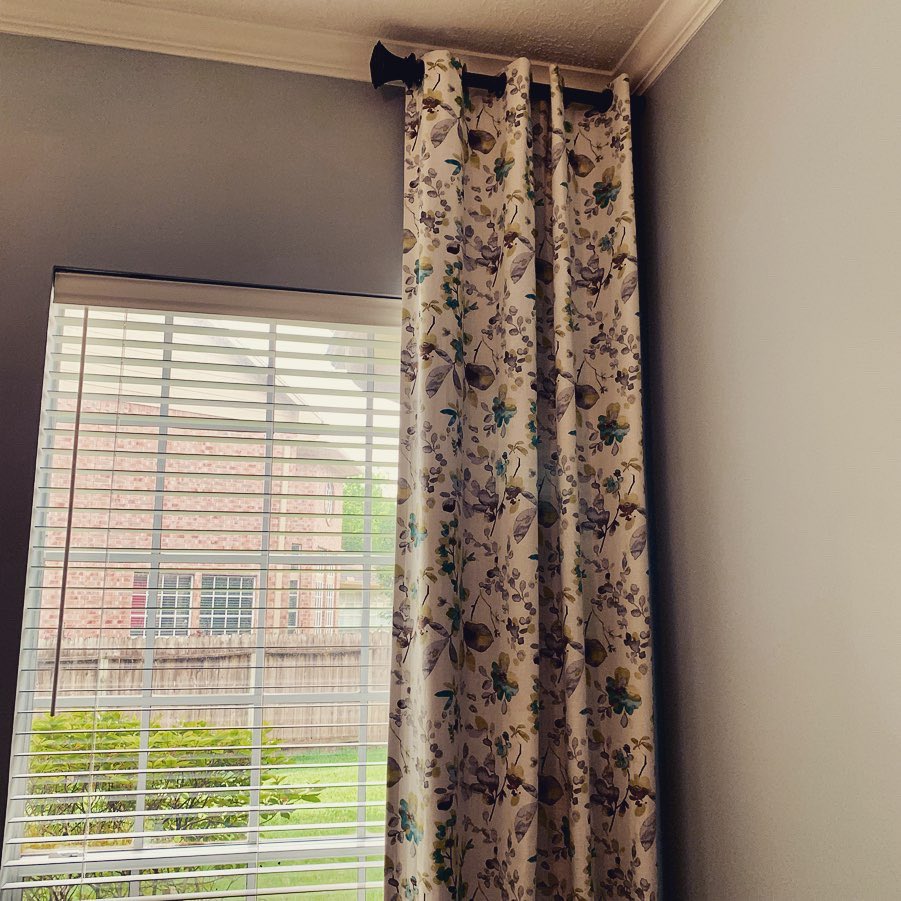 Custom floral panels add a touch of whimsy to this master bedroom 🌿🌺 #interiordecor #DetailsMatter  #fabricut #customwindowtreatment