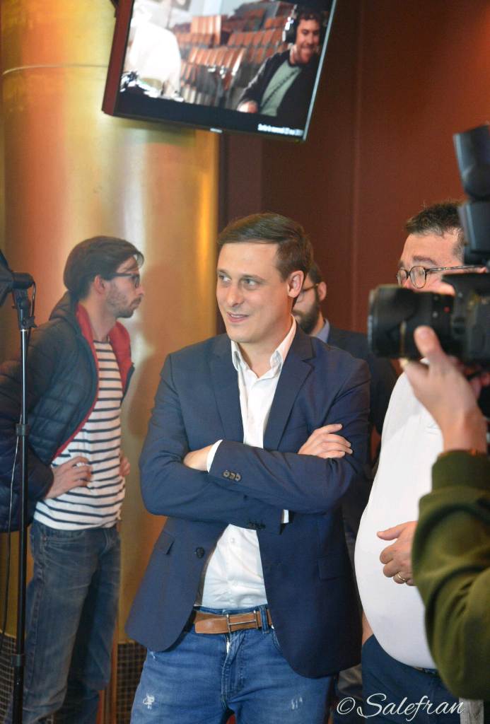 salefran's tweet photo. Avant première du Film #lavoixdupardon a #paris avec les chanteurs @gloriouspop &amp; @gregoryturpin
ayant fait la reprise du Titre #Icanonlyimagine en français. Projection suivie d'une dédicace.... Film qui sort le 22 mai en salle avec @sajedistrib ... #sortie #cinema #avantpremière https://t.co/eM39tee0sQ