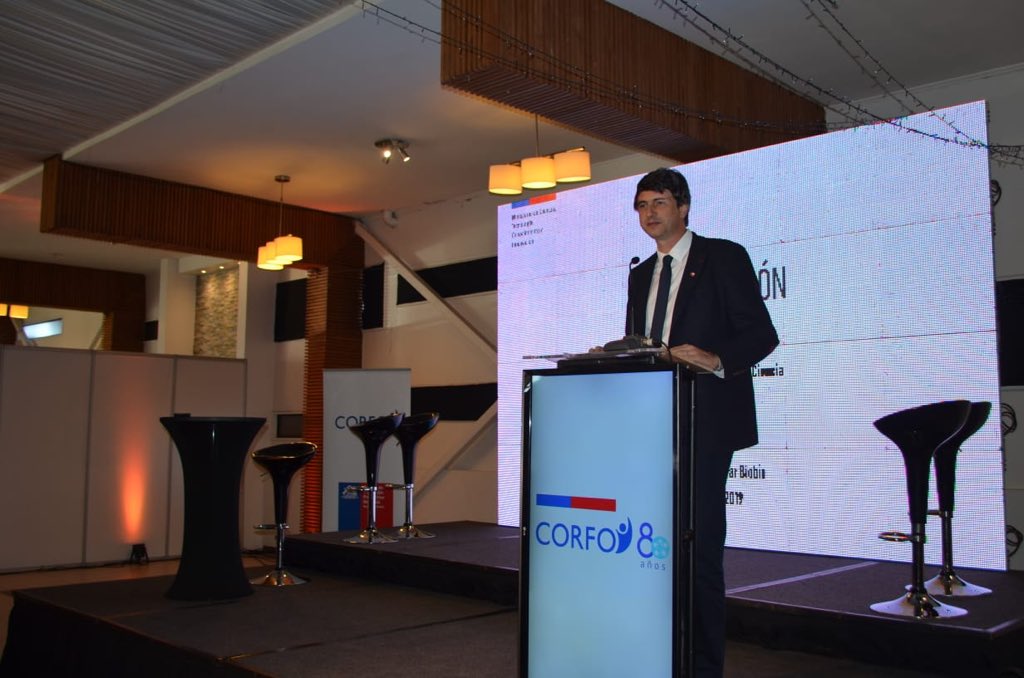 Corfo's tweet photo. En #Concepción se realizó el evento #AtréveteAInnovarBioBío que contó con la participación del Ministro @min_ciencia @acouvecorrea instituciones y emprendedores para motivar las empresas de la región a incorporar innovación en sus procesos 🇨🇱🚀🌎 https://t.co/YJrQA1oNkg