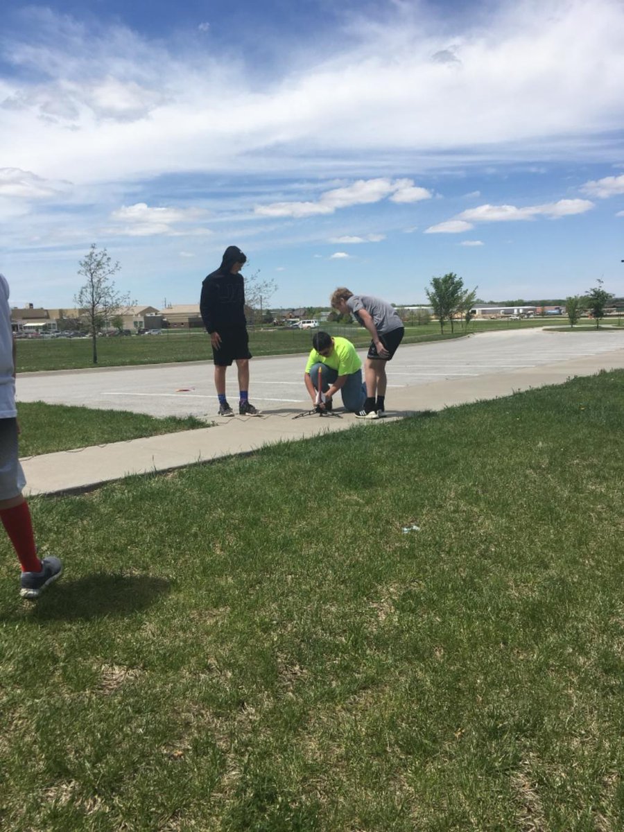 Mr. Weismann’s class sets up their rockets, ready to launch today! 🚀 #ourwms #d145news #contentgen #AK