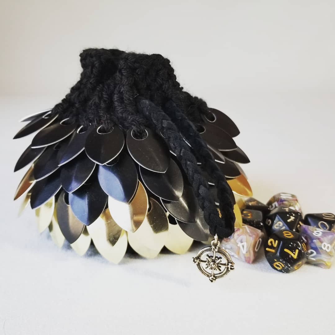 Your #dnd character is bold. Shouldn't your dice bag match their personality? 

Handmade with love. Find it here: etsy.com/listing/691487…