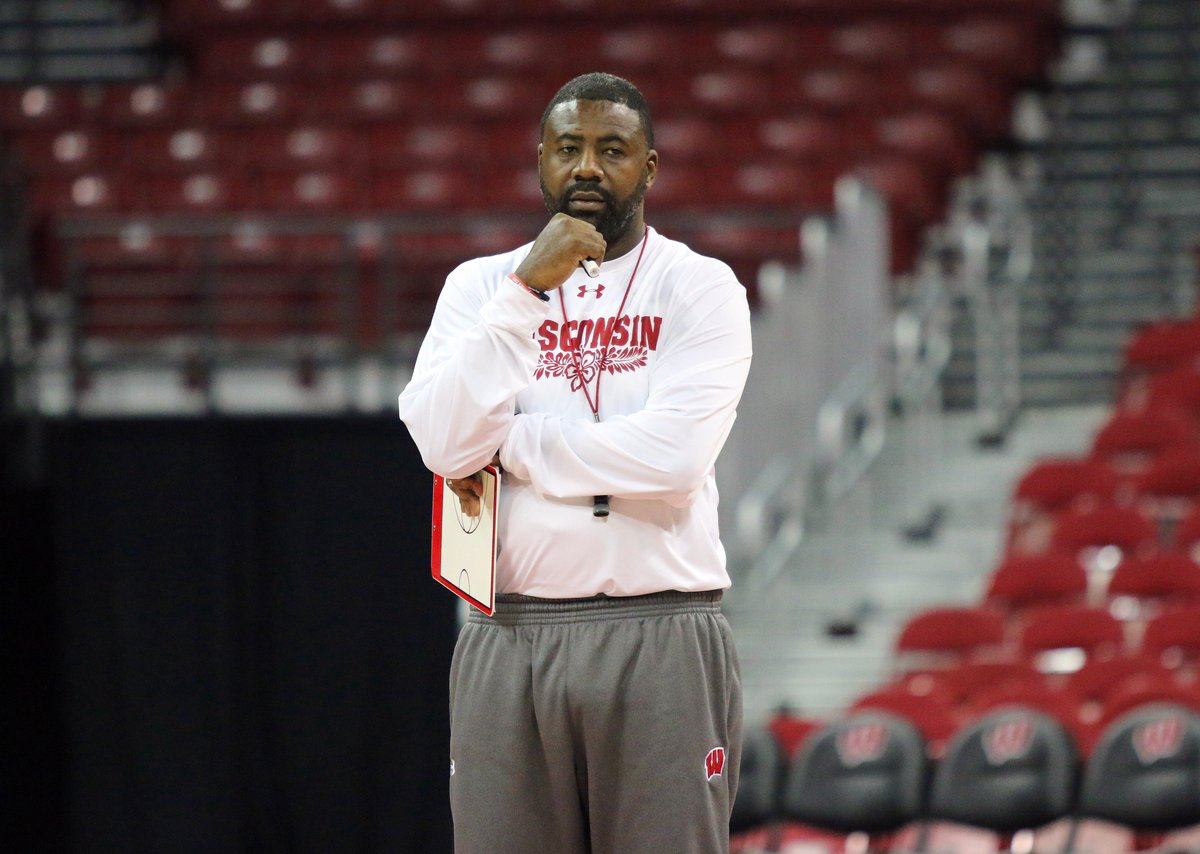 BadgerMBB's tweet image. Learn from the Badgers this summer. Advanced Camp is June 8.

🏀 Prove and improve your game with instruction from college coaches

⭐️ Compete against some of the best regional talent

📝 Learn and establish habits to set yourself up for college

👉 uwcamps.com/boysbasketball