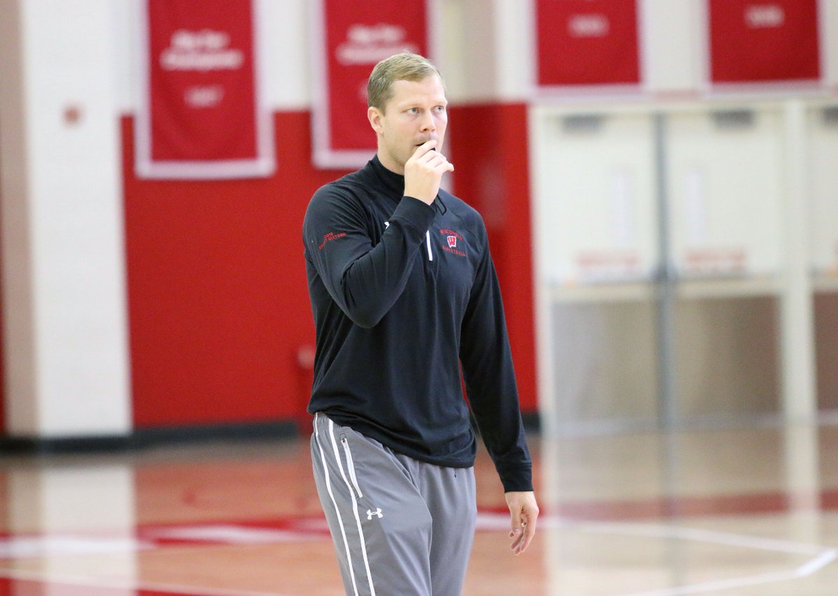 BadgerMBB's tweet image. Learn from the Badgers this summer. Advanced Camp is June 8.

🏀 Prove and improve your game with instruction from college coaches

⭐️ Compete against some of the best regional talent

📝 Learn and establish habits to set yourself up for college

👉 uwcamps.com/boysbasketball