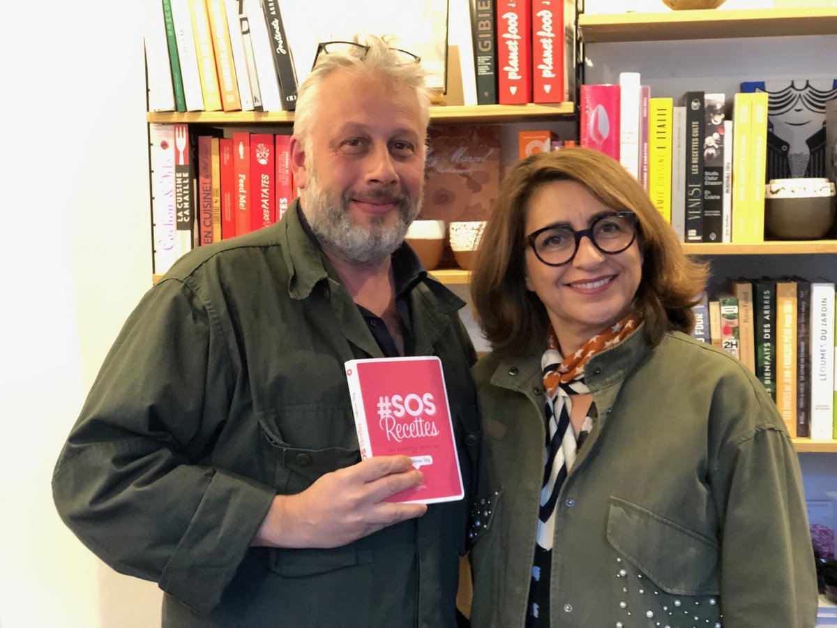 Dédicace ⁦<a href="/appetitparis/">Appétit</a>⁩ #SOSrecettes de ⁦<a href="/cathcathroig/">Catherine Roig</a>⁩ avec Jean-François Mallet ⁦@HachettePrat⁩