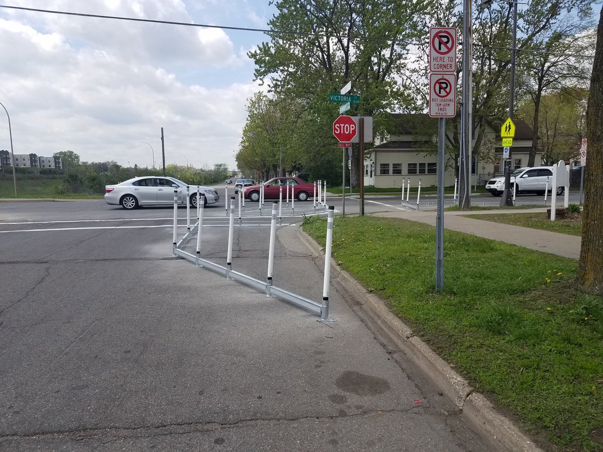 reubencollins's tweet photo. Good afternoon, Saint Paul. I am pleased to tweet these photos of Saint Paul's first installation of DezignLine temporary pedestrian safety rails next to Maxfield Elementary School. That is all. https://t.co/SHE7OJu9pz