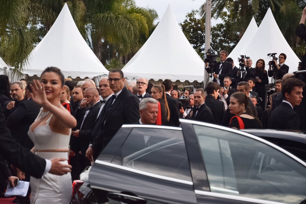 She was running late but when she heard our calls she literally turned around with the biggest smile on earth. I love you unconditionally <a href="/selenagomez/">Selena Gomez</a>.