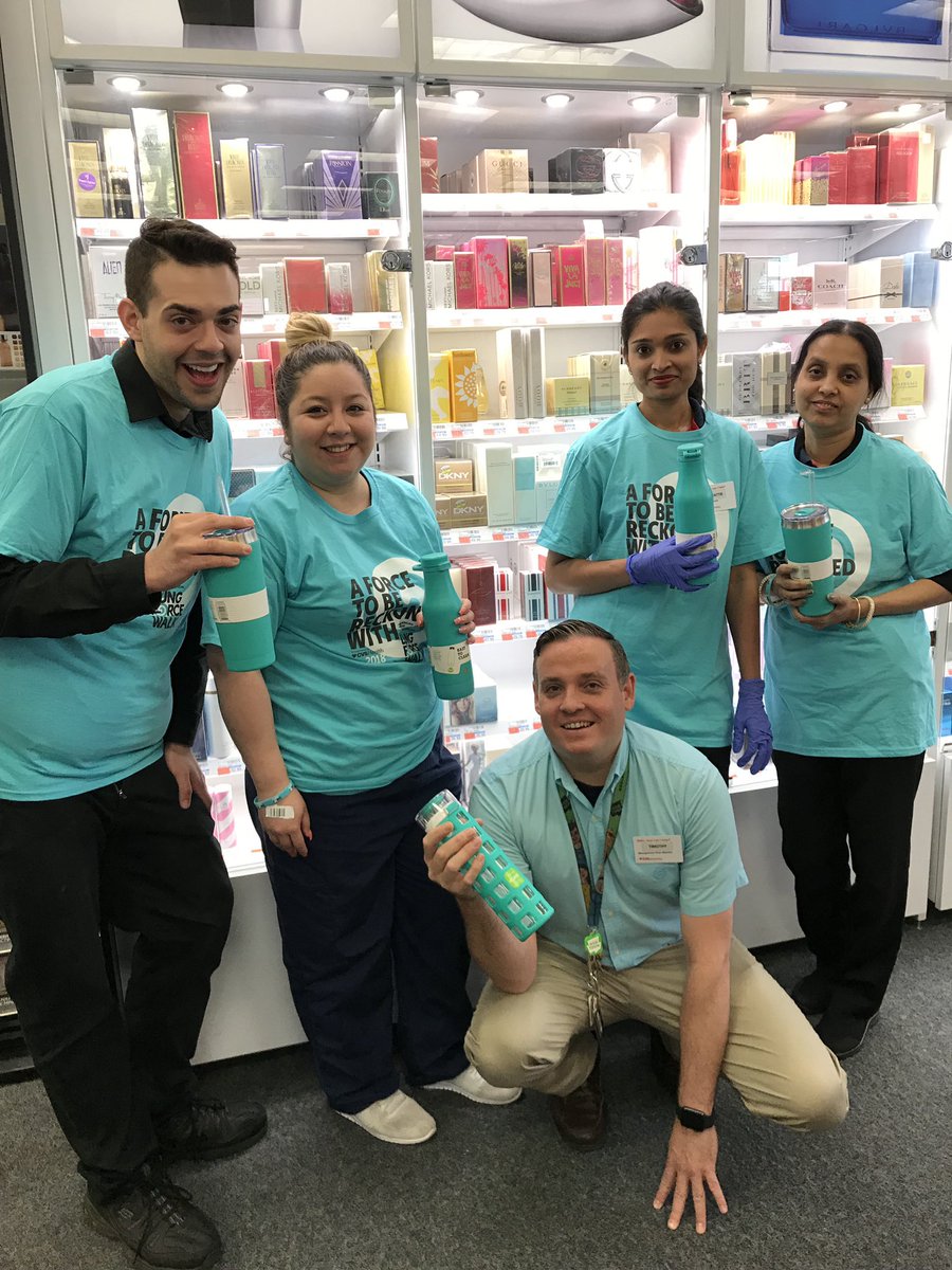 The #CVS Astoria 7576 team #TurquoiseTakeover in support of the @LUNGFORCE Raising awareness as part of National Women’s Lung Health week! #TheMighty70