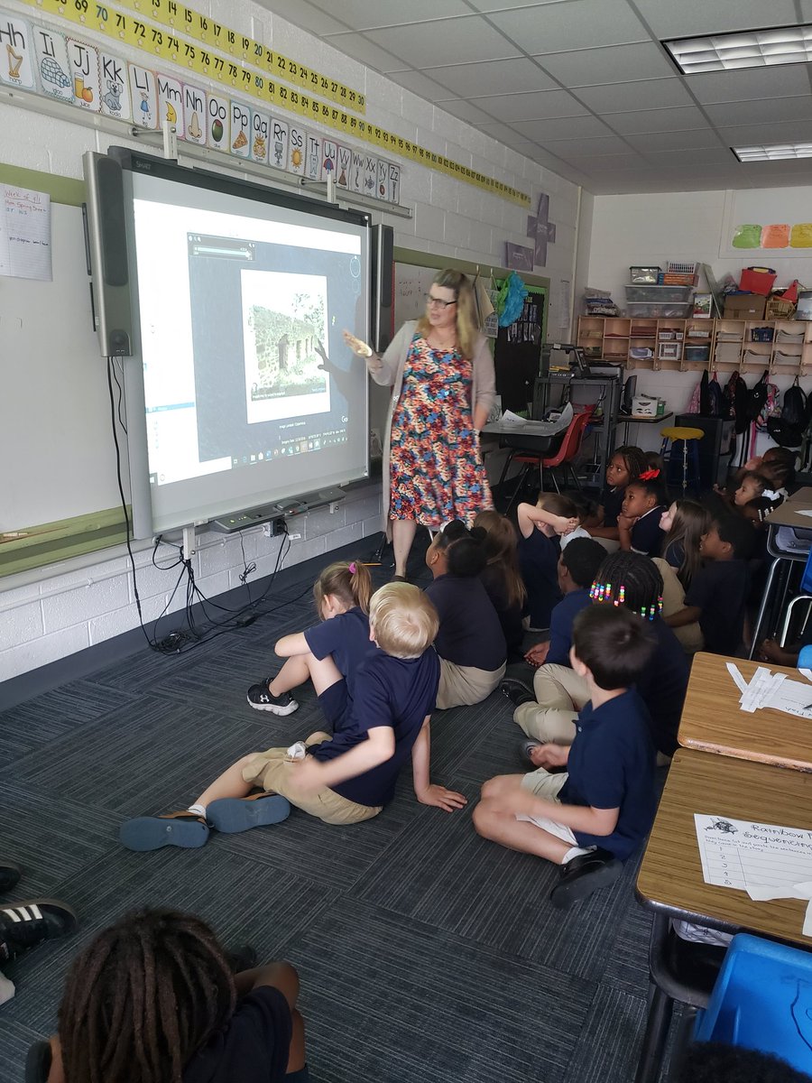Sea Life in <a href="/1stgradenwes/">1st grade NWES</a> today..Studying Ocean Habitat with <a href="/gjrobinson/">Gretchen J. Robinson</a> #onslowdlt #habitats
