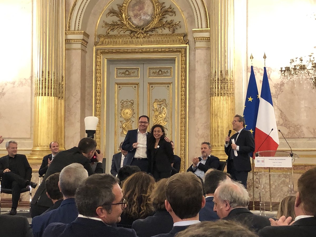 <a href="/OlivierMeril/">Olivier Méril</a> Président de @Mediaveille - MV Group est le prix coup de ❤️ des Victoires des Autodidactes ! #Entrepreneur #VDA
victoiresdesautodidactes.fr
Prix remis par <a href="/MartinHirsch/">Martin Hirsch</a>