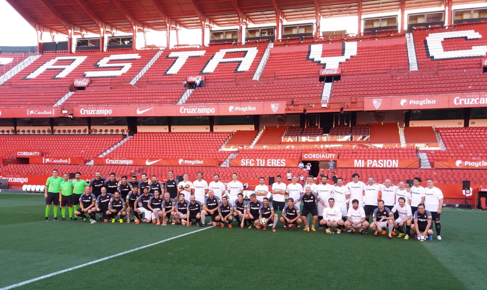 inversión tema Persona responsable Sevilla Fútbol Club в Twitter: „Hoy nuestro Club de Empresas SFC, disfruta  del evento “Juega en la Bombonera” con @YBcomunicacion 🏟⚽️❤️ #WeareSevilla  https://t.co/ovadeCO6zO“ / Twitter